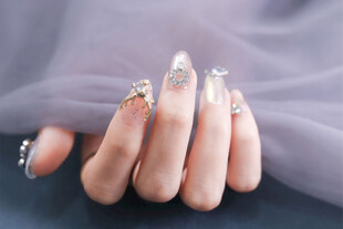 精致美甲展现手部优雅魅力