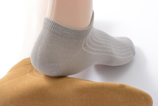 浅灰色袜子