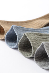 多款纯色袜子展示