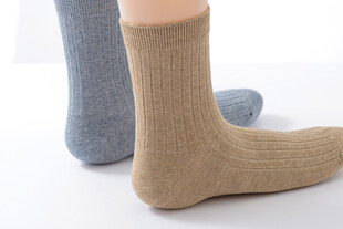 两双质感袜子展示