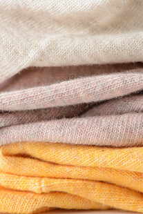 多彩叠放的棉袜