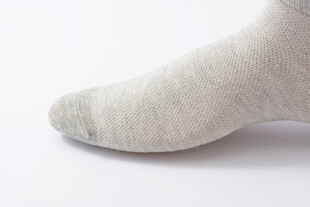 浅灰色男士袜子特写