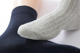 两双袜子对比特写