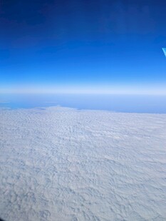 高空俯瞰无垠云海