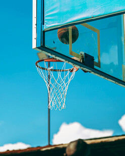 篮球入框瞬间