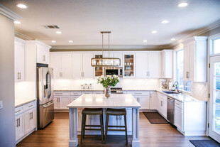 现代简约风的温馨厨房空间