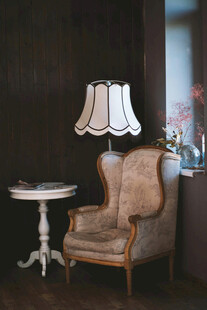 复古温馨客厅角落沙发灯具