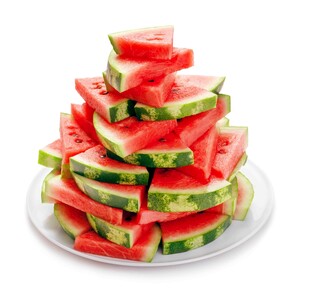 堆叠的新鲜西瓜切片