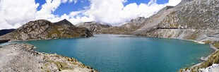 美丽高山湖泊景观
