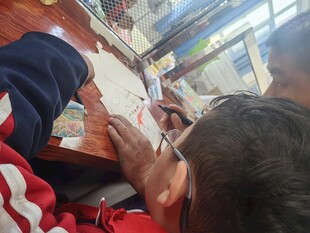 小学美术社团开展活动