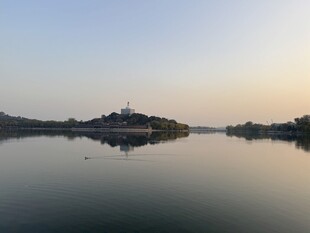 湖畔黄昏美景