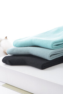 叠放的多彩棉袜