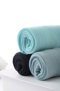 三色卷状棉袜展示