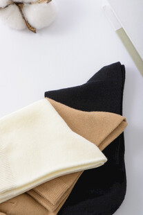 多样色彩袜子堆叠展示