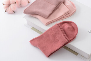 粉色系柔软袜子展示