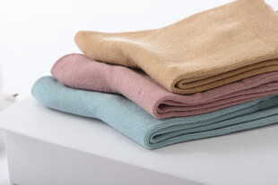 叠放的多彩棉袜