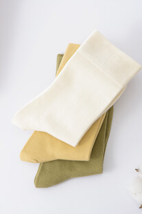 三色简约袜子堆叠展示