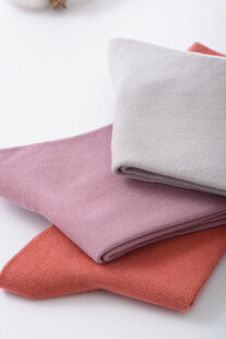 三色柔软布料展示