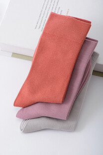 多彩袜子叠放展示