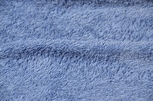 蓝色毛绒织物纹理特写