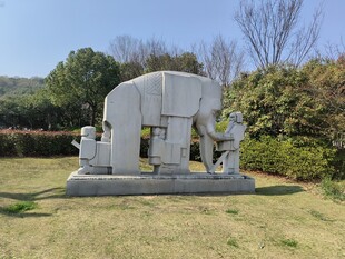 户外白色雕塑景观