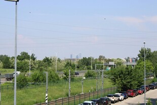 户外停车场及周边设施