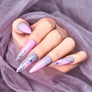 梦幻渐变美甲艺术展示