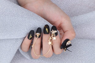 精致黑金美甲尽显优雅