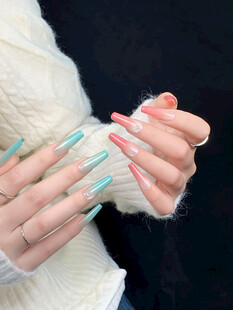 时尚美甲展示手部独特魅力