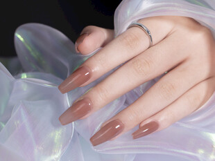 裸色美甲手部特写展示