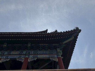 中式古建筑屋顶一角