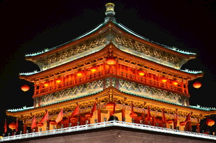 西安钟楼夜景璀璨夺目