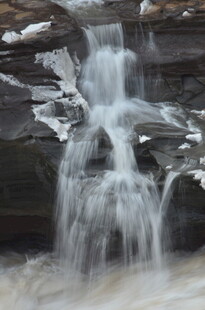 山间小瀑布美景