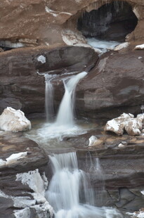 山间溪流瀑布美景