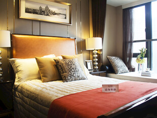 温馨雅致的卧室室内场景