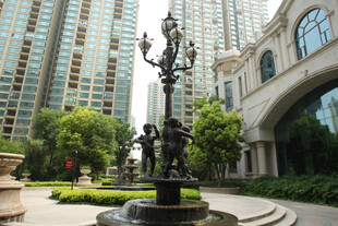 城市中的精美喷泉景观