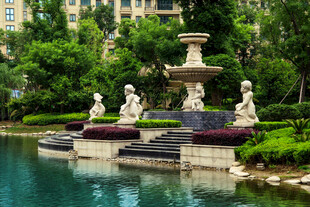 湖畔精美喷泉雕塑景观