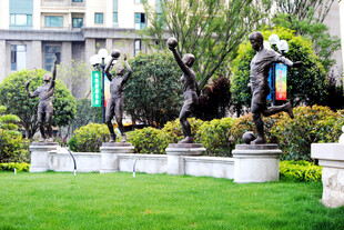 户外雕塑群 展现艺术魅力