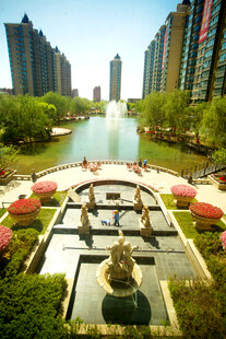 河畔城市景观园林美景