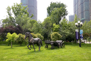 城市绿地中的雕塑景观