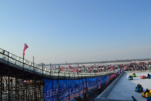 冬日户外游乐场景