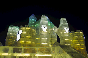 璀璨冰雕城堡夜景