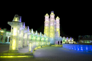 梦幻冰雕城堡夜景