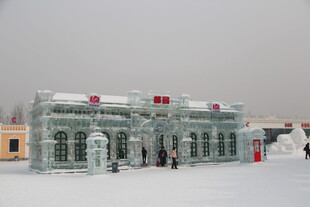 冰雪中的车站景观