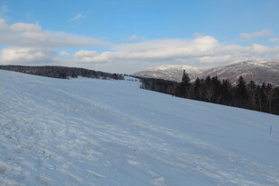 冬日皑皑雪景滑雪场