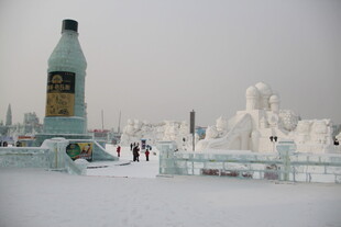 冰雪世界中的精美冰雕景观
