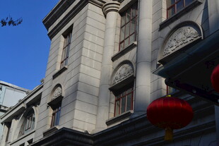 中式风格建筑与红灯笼