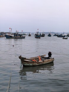 海上渔船景象