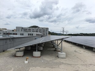 屋顶太阳能板装置