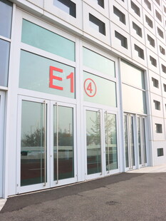 现代化建筑E1入口
